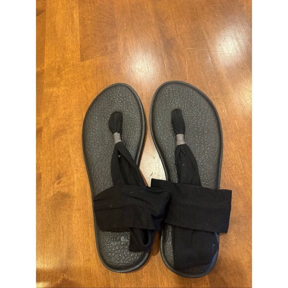 Woman’s Sanuk sandals size 11 - Picture 2 of 5